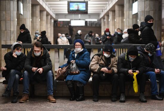 Рейд по соблюдению масочного режима в метрополитене 