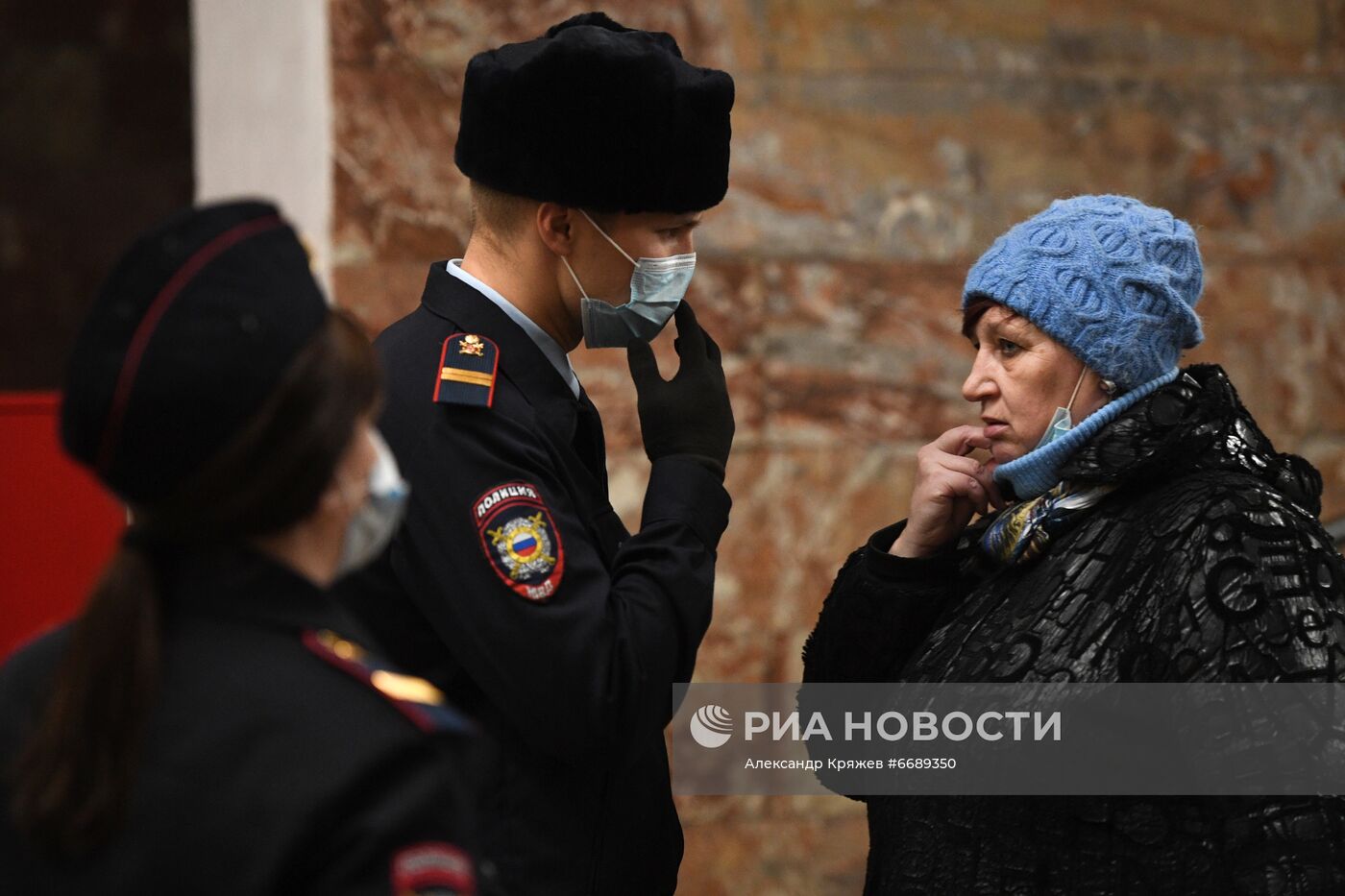 Рейд по соблюдению масочного режима в метрополитене 