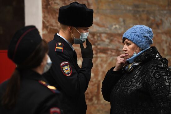 Рейд по соблюдению масочного режима в метрополитене 
