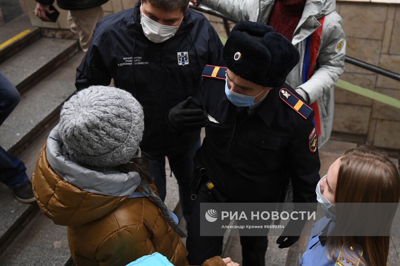 Рейд по соблюдению масочного режима в метрополитене 