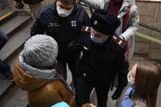 Рейд по соблюдению масочного режима в метрополитене 