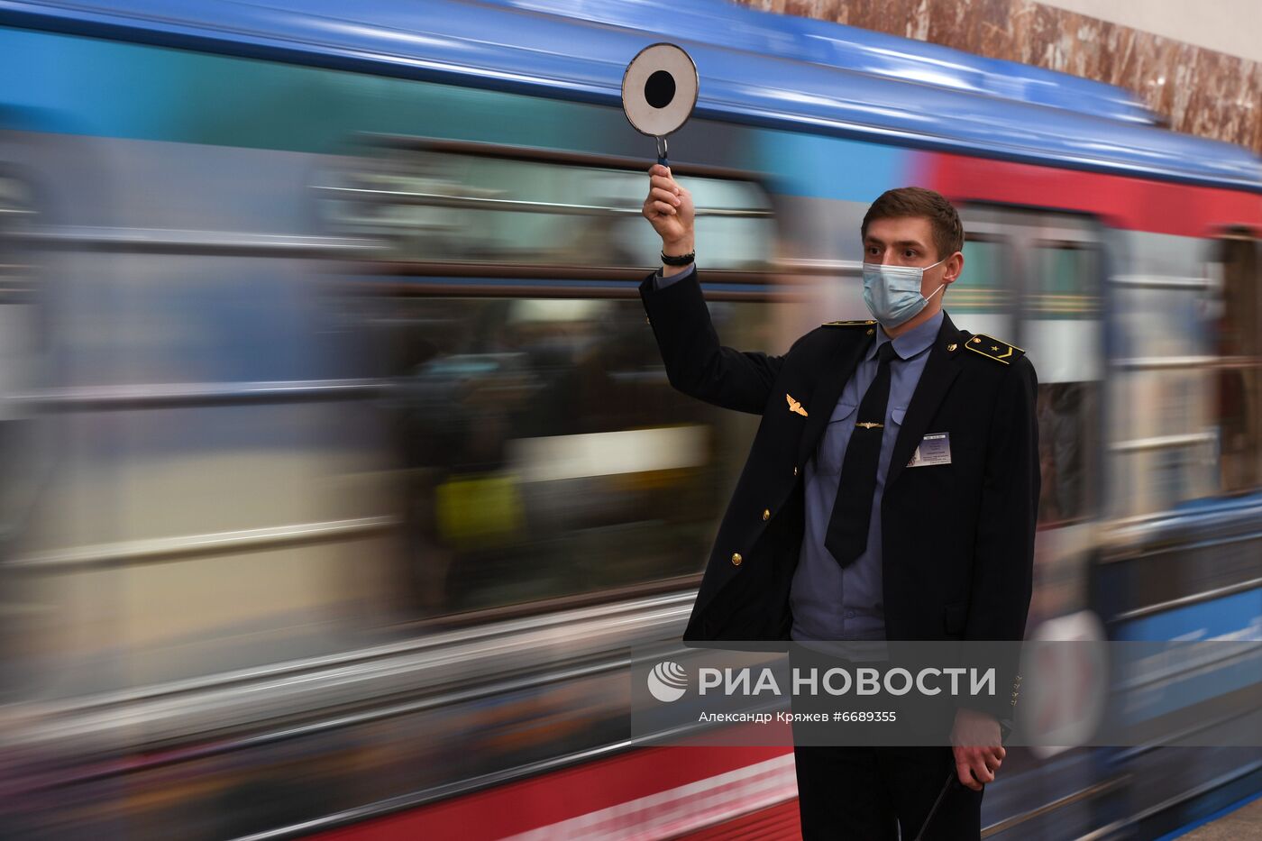 Рейд по соблюдению масочного режима в метрополитене 