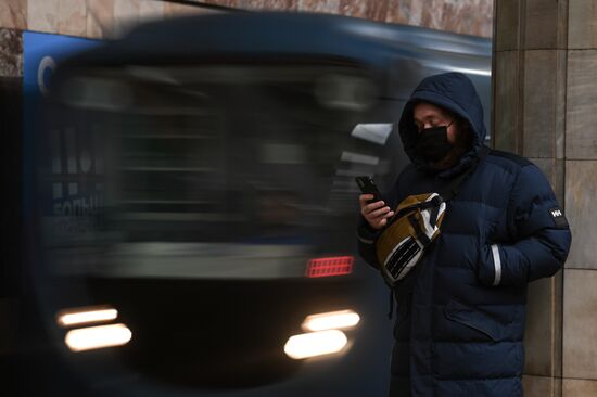 Рейд по соблюдению масочного режима в метрополитене 