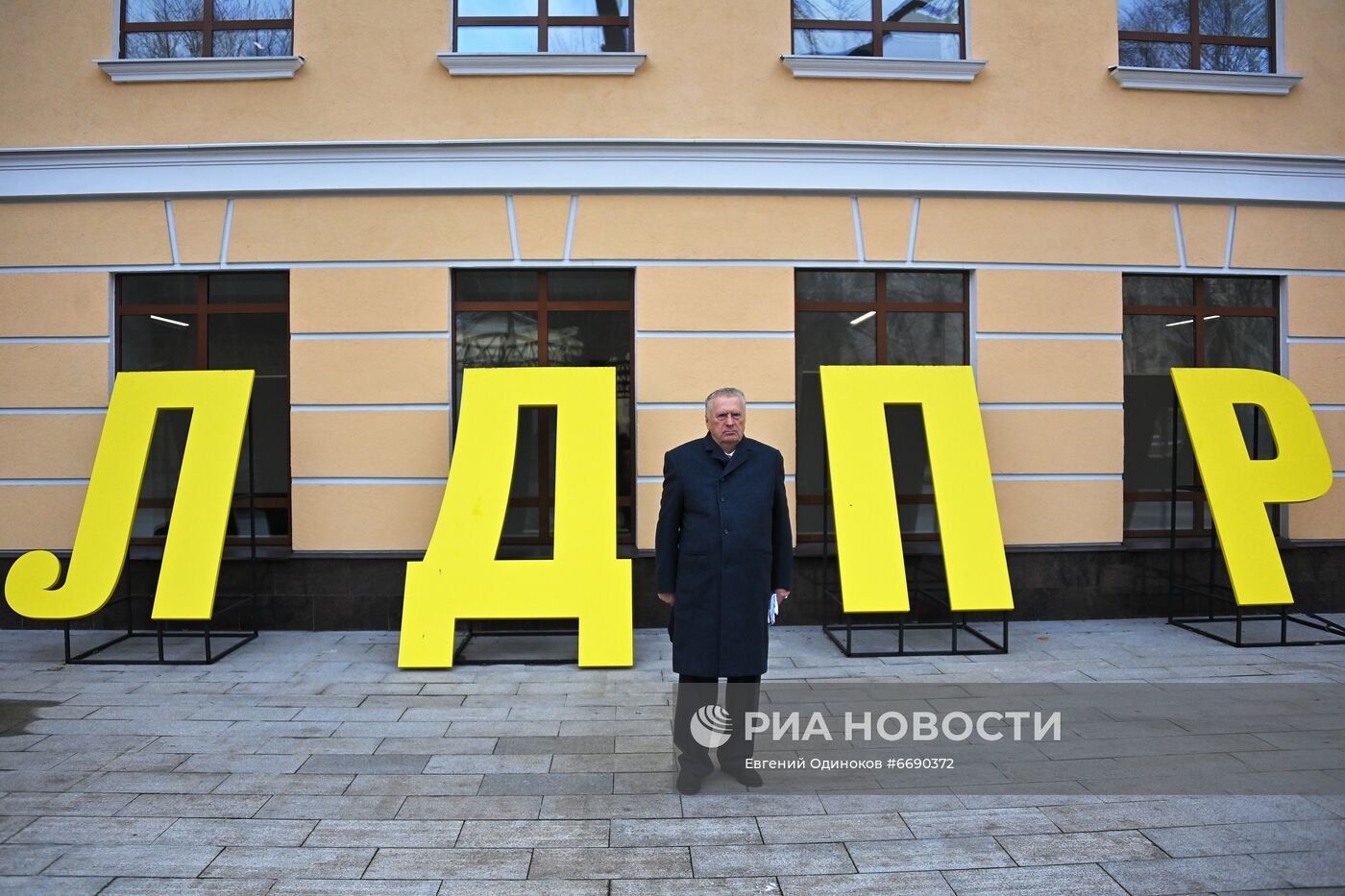 Встреча с депутатами ЛДПР в день годовщины Великой Октябрьской революции