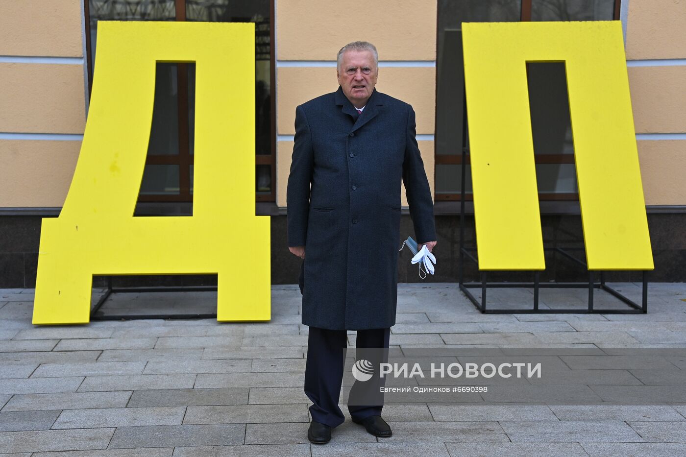 Встреча с депутатами ЛДПР в день годовщины Великой Октябрьской революции