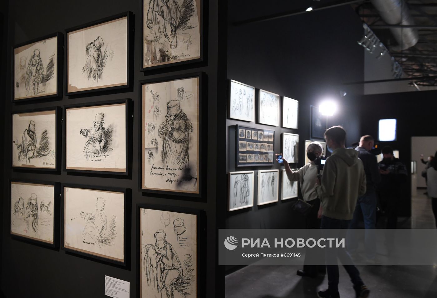 Выставка "Снег на траве"