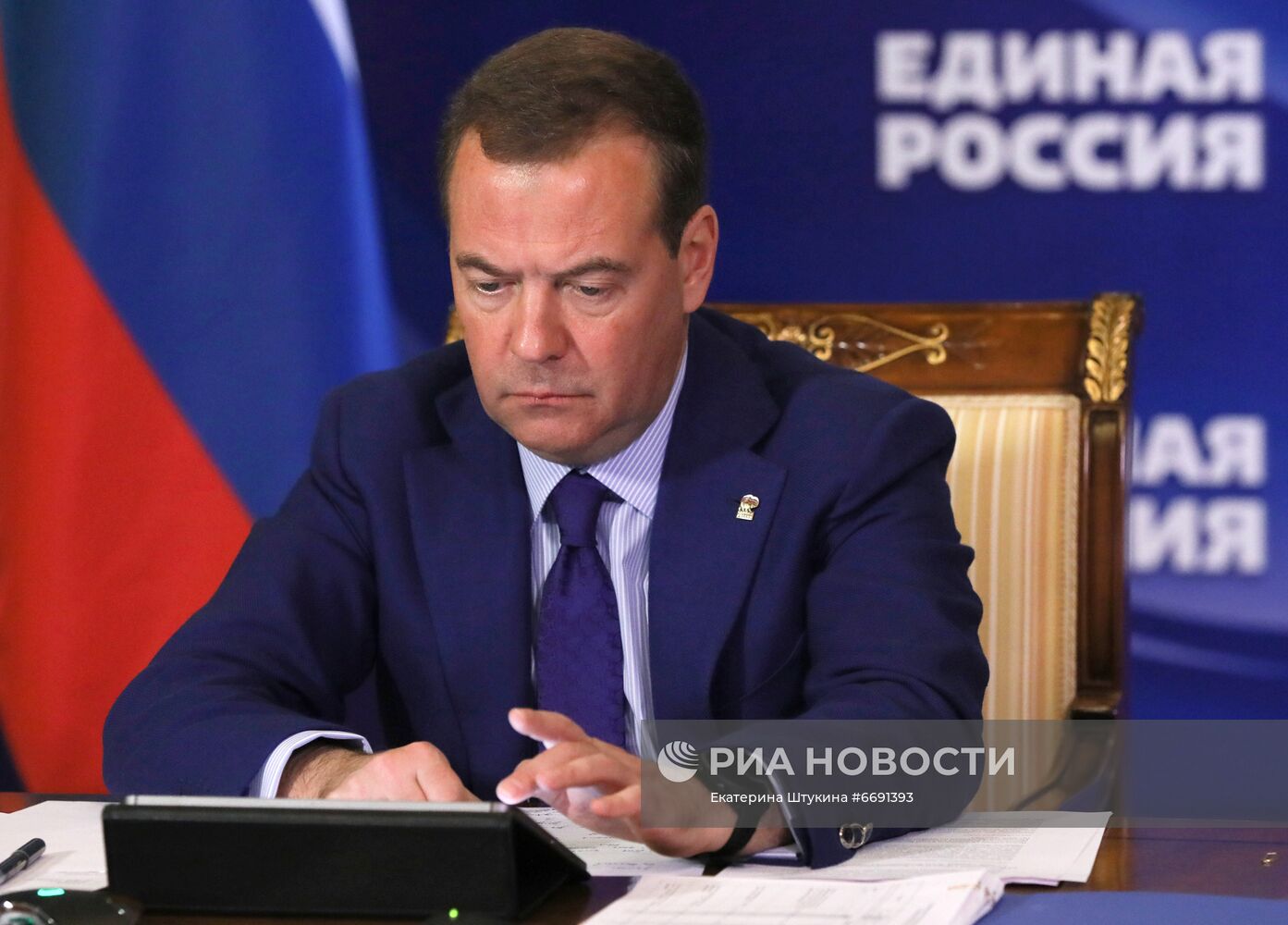 Председатель "Единой России" Д. Медведев провел совещание в Горках