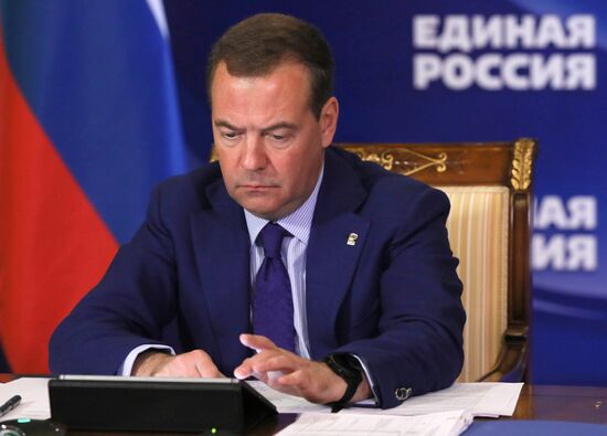 Председатель "Единой России" Д. Медведев провел совещание в Горках