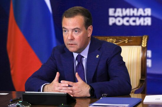 Председатель "Единой России" Д. Медведев провел совещание в Горках