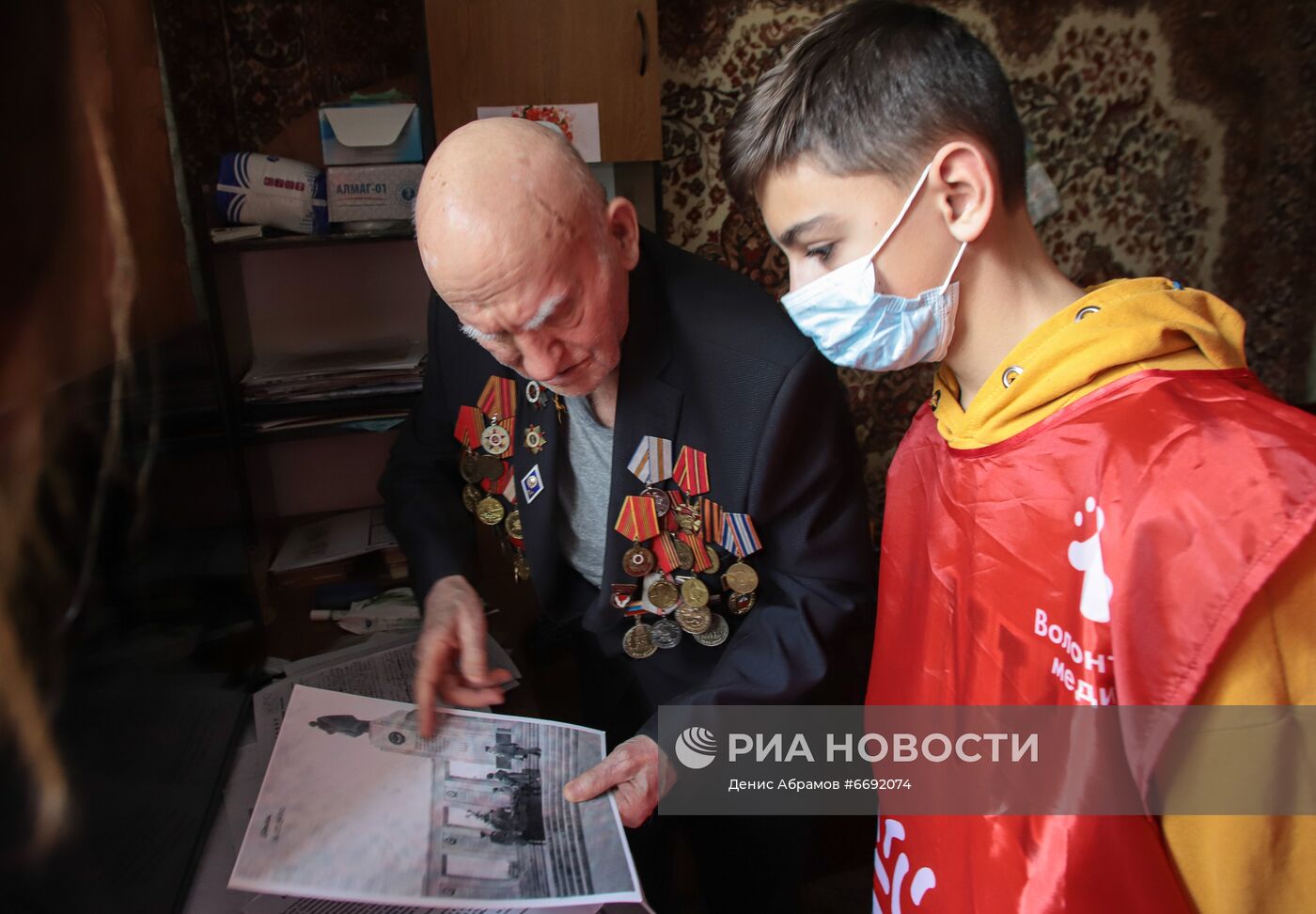 Работа волонтеров в рамках Всероссийкой акции "Мы вместе" в регионах России