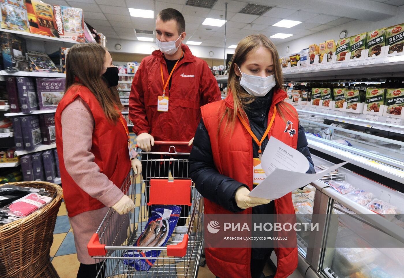 Работа волонтеров в рамках Всероссийской акции "Мы вместе" в регионах России