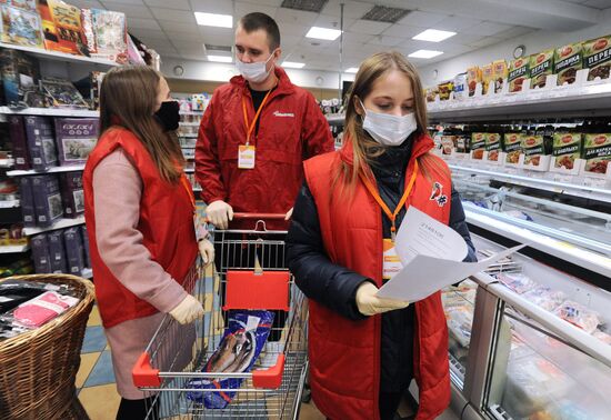 Работа волонтеров в рамках Всероссийской акции "Мы вместе" в регионах России