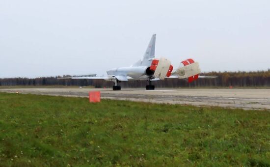 Российские Ту-22М3 пролетели над Белоруссией