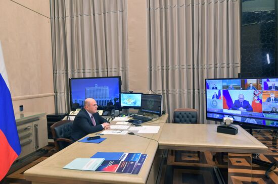 Президент РФ В. Путин провел совещание с членами правительства РФ