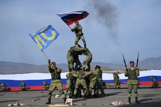 Работа российского миротворческого контингента в Нагорном Карабахе