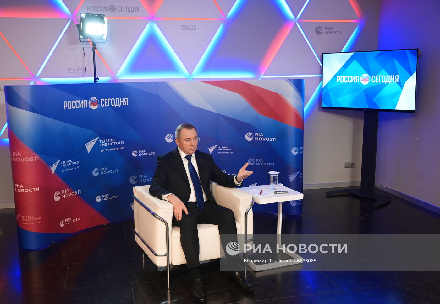 Интервью главы МИД Белоруссии В. Макея РИА Новости