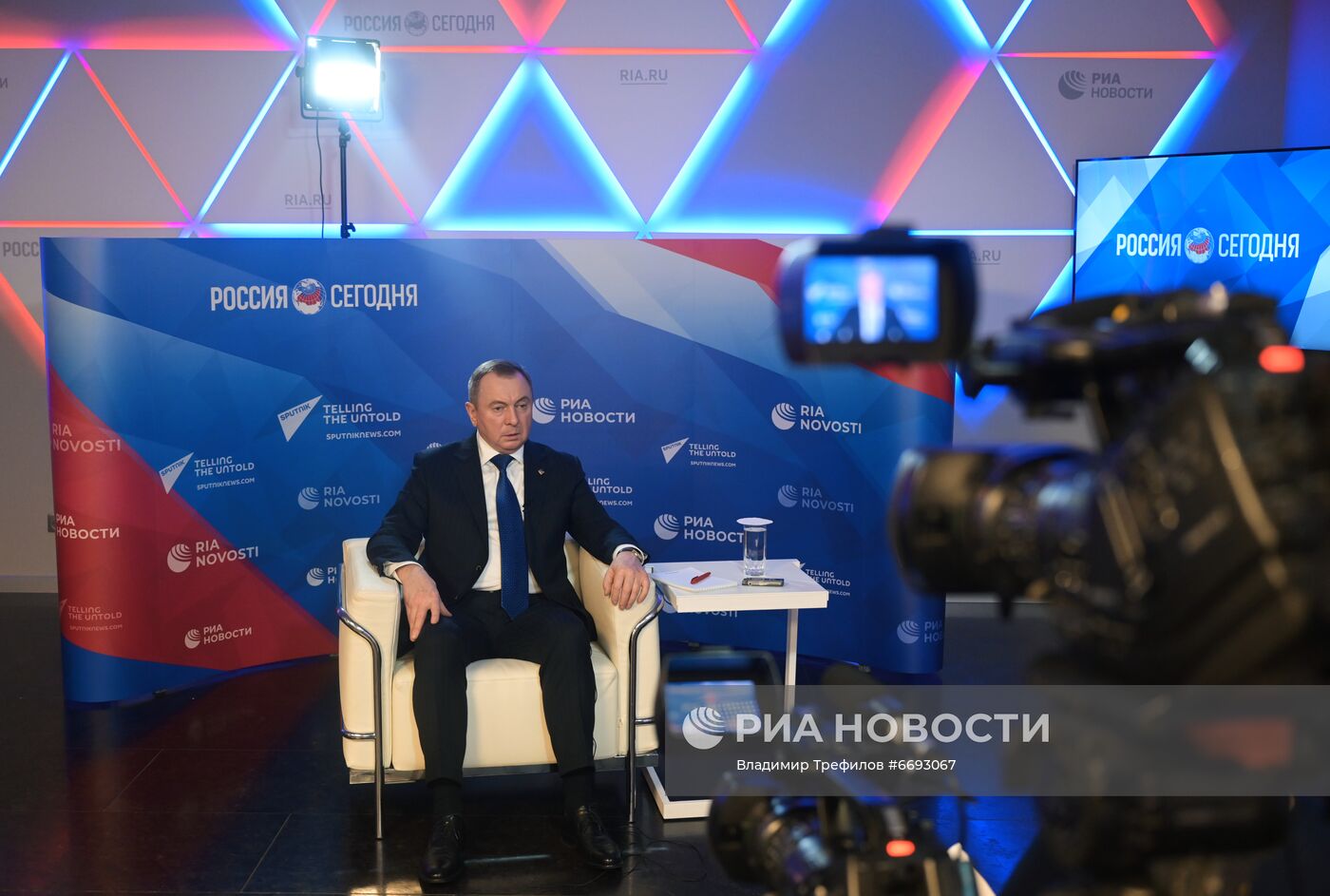 Интервью главы МИД Белоруссии В. Макея РИА Новости