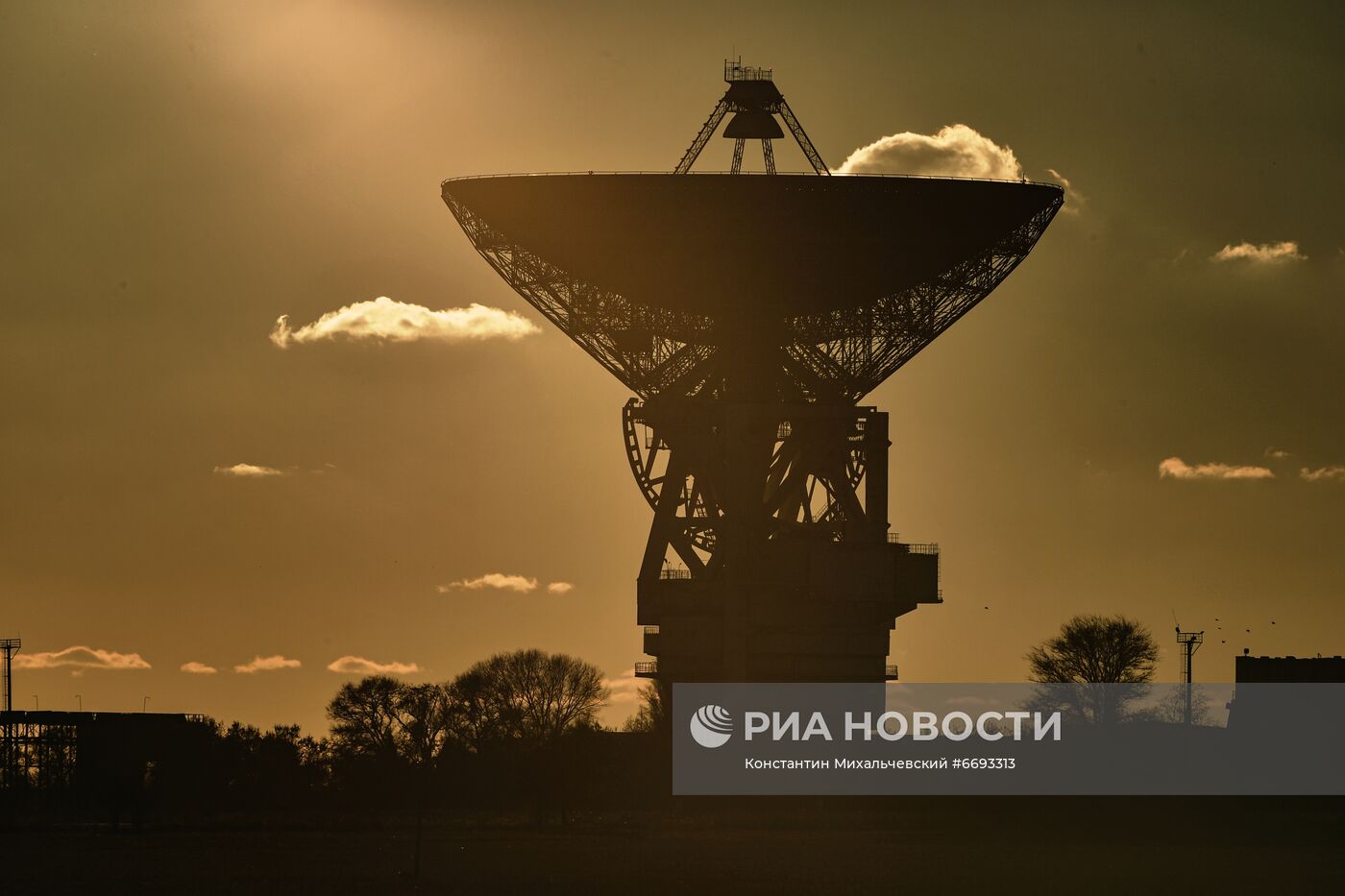 Радиотелескоп РТ-70 в Крыму