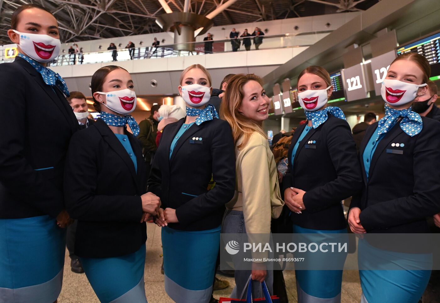 Встреча 50-миллионного пассажира авиакомпании "Победа" во Внуково