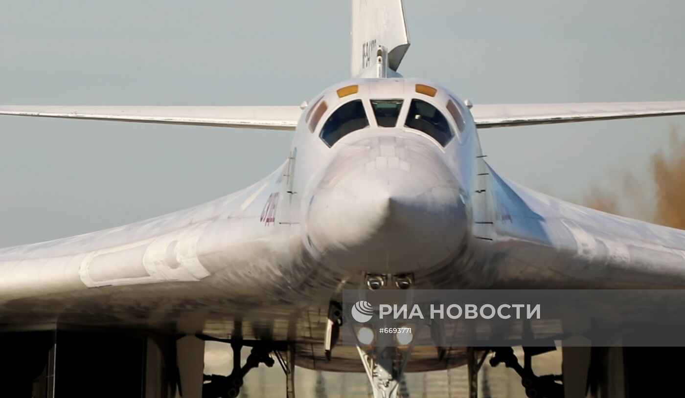 Российские Ту-160 провели патрулирование над Белоруссией   