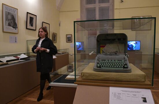 Презентация архива писателя В. Набокова в Пушкинском доме РАН в Санкт-Петербурге