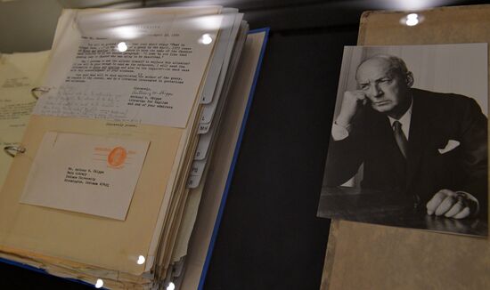 Презентация архива писателя В. Набокова в Пушкинском доме РАН в Санкт-Петербурге