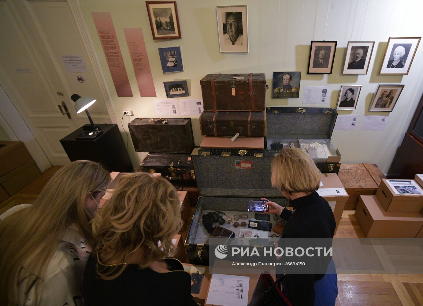 Презентация архива писателя В. Набокова в Пушкинском доме РАН в Санкт-Петербурге