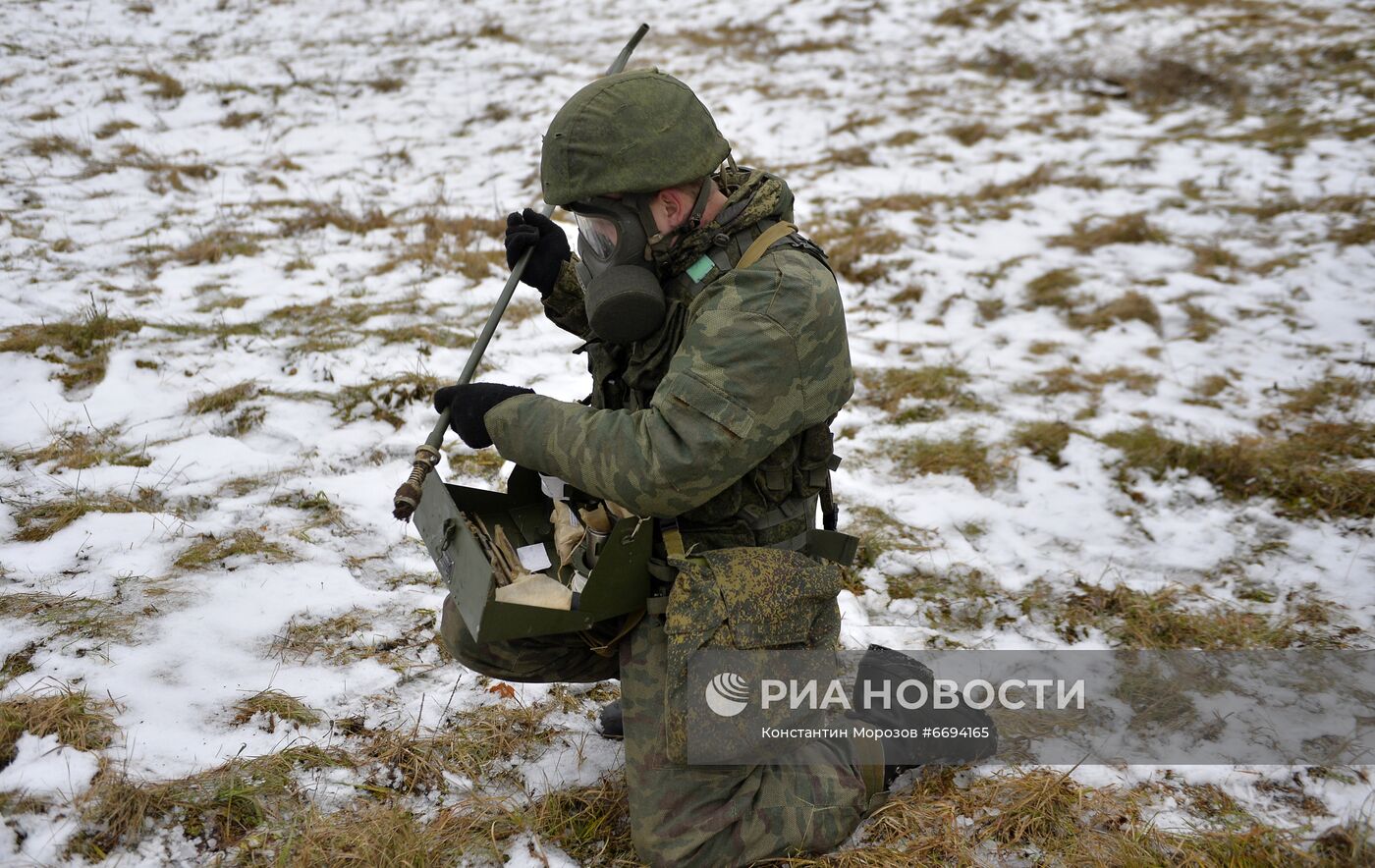 Тактико-специальные учения подразделения РХБЗ Таманской дивизии