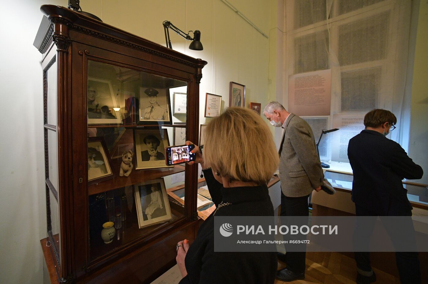 Презентация архива писателя В. Набокова в Пушкинском доме РАН в Санкт-Петербурге