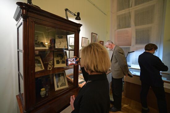Презентация архива писателя В. Набокова в Пушкинском доме РАН в Санкт-Петербурге
