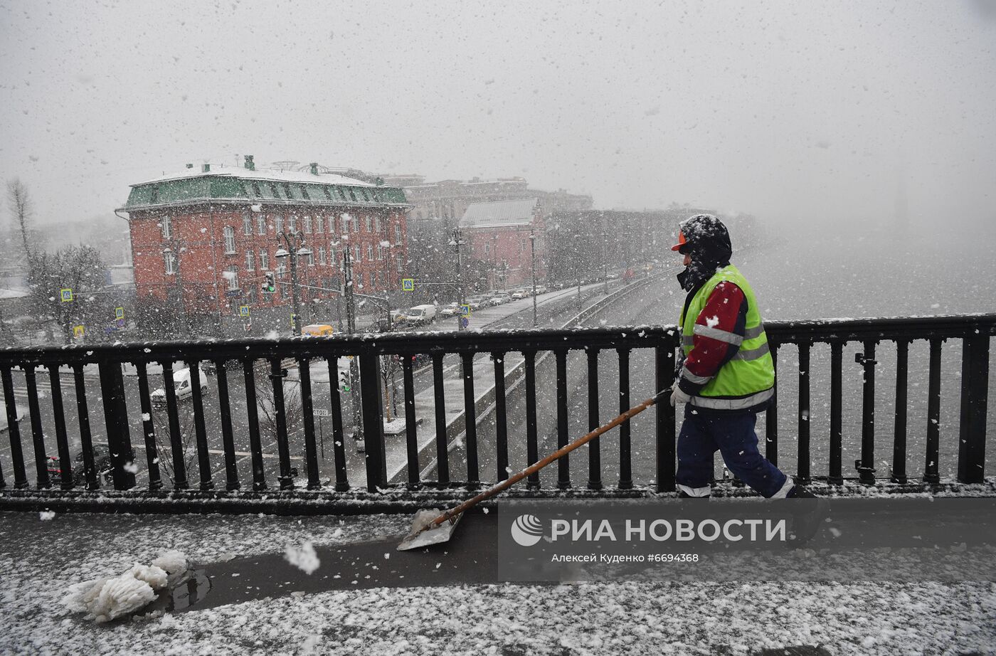 Снегопад в Москве 