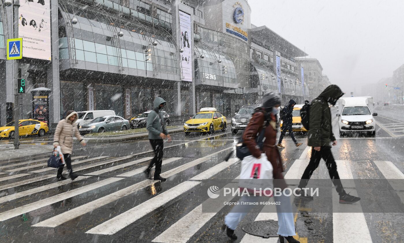 Снегопад в Москве 