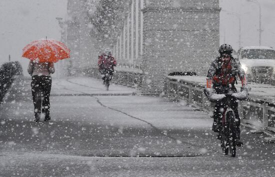 Снегопад в Москве 