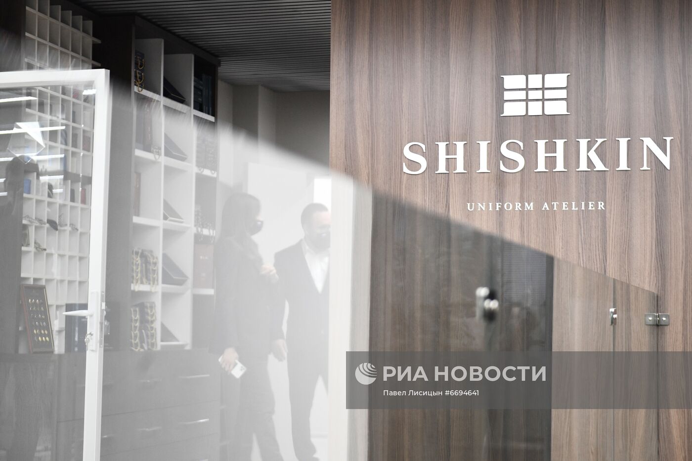 Презентация роботизированного швейного цеха на фабрике SHISHKIN uniform atelier в Екатеринбурге