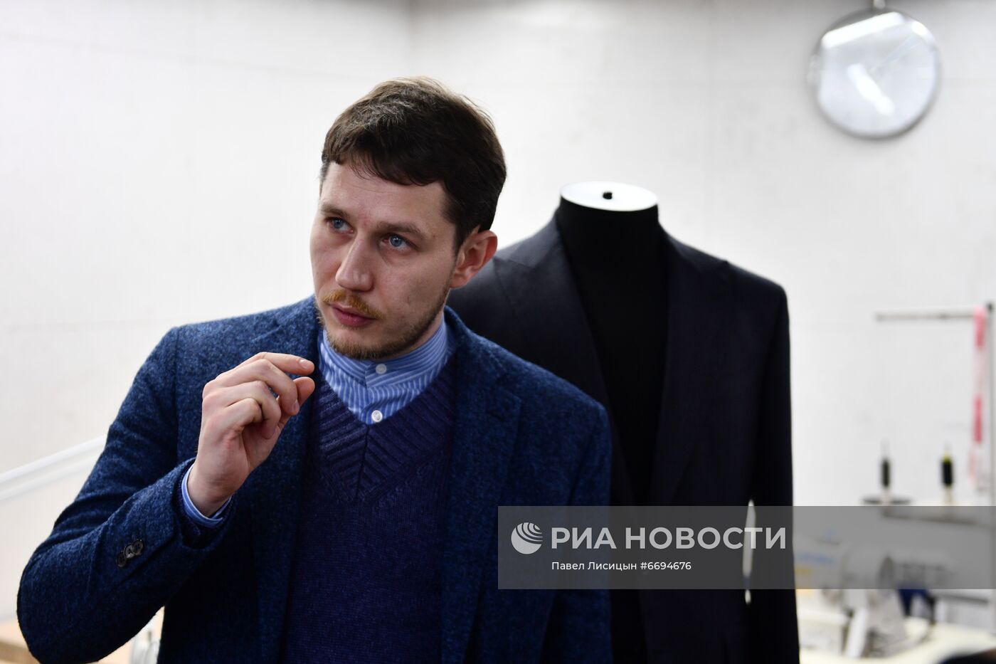 Презентация роботизированного швейного цеха на фабрике SHISHKIN uniform atelier в Екатеринбурге