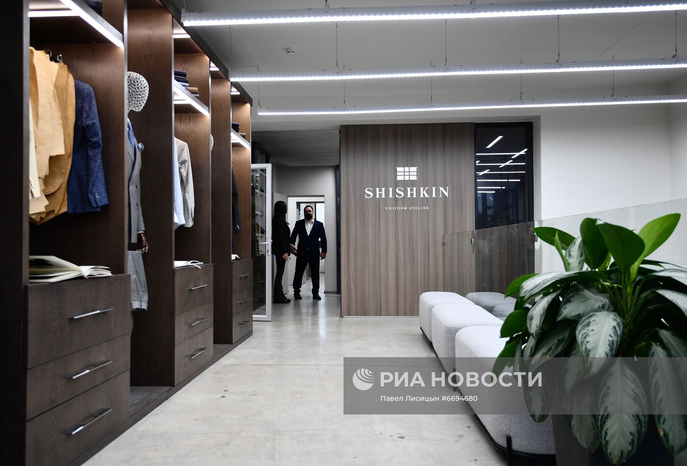 Презентация роботизированного швейного цеха на фабрике SHISHKIN uniform atelier в Екатеринбурге