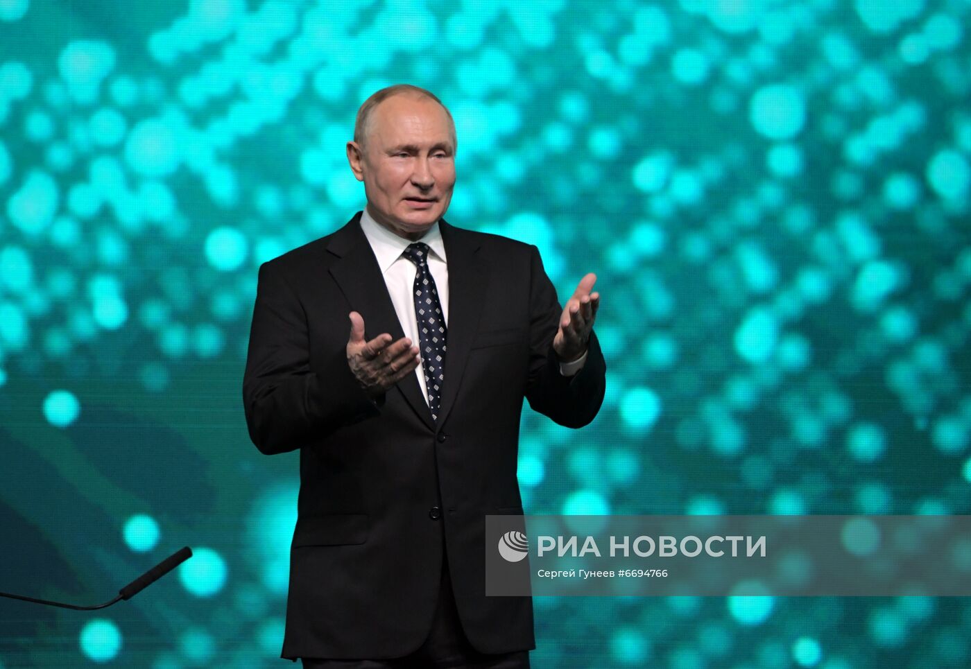 Президент РФ В. Путин принял участие в международной конференции Artificial Intelligence Journey 2021