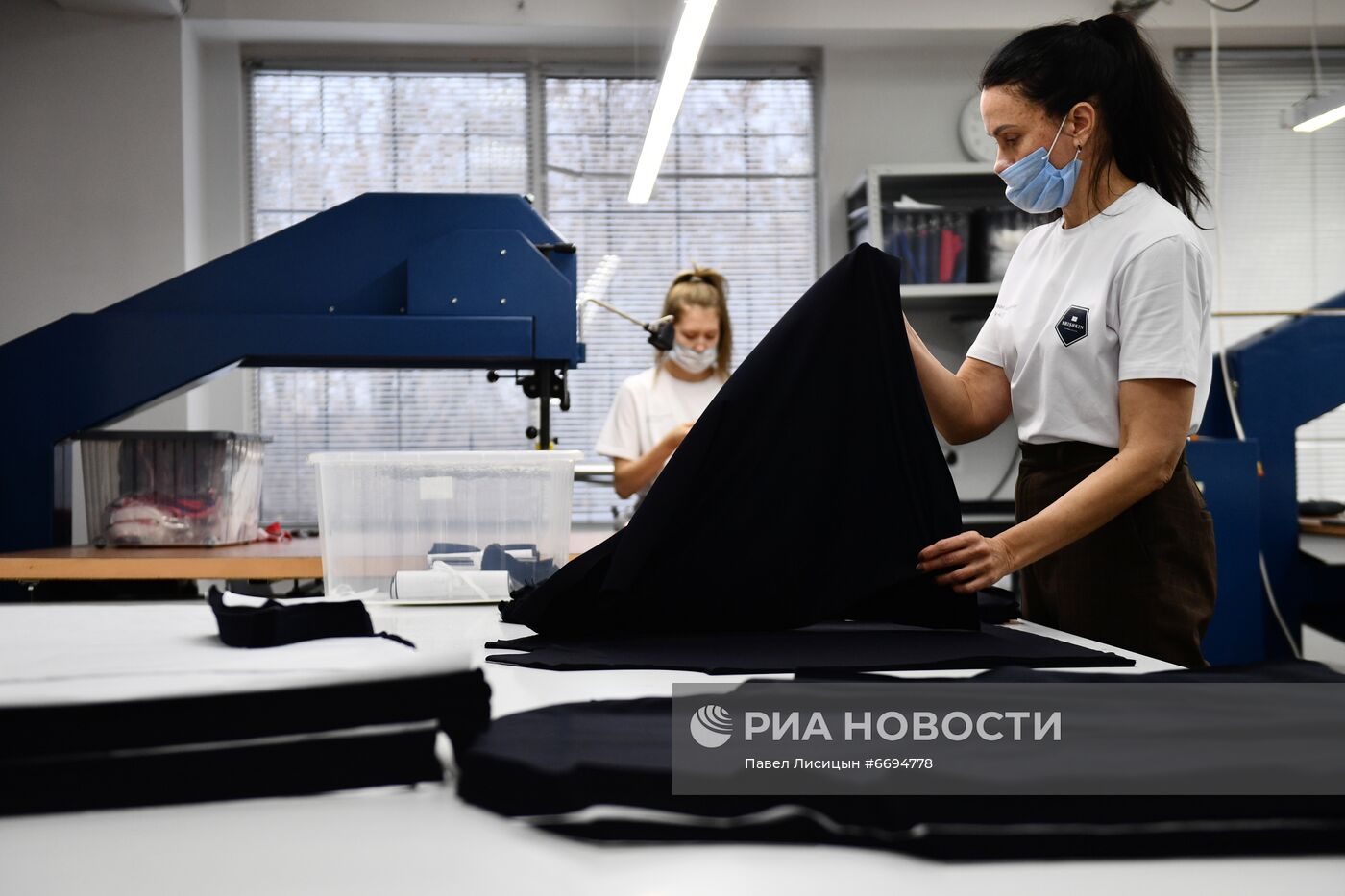 Презентация роботизированного швейного цеха на фабрике SHISHKIN uniform atelier в Екатеринбурге