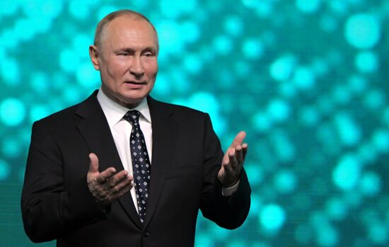 Президент РФ В. Путин принял участие в международной конференции Artificial Intelligence Journey 2021