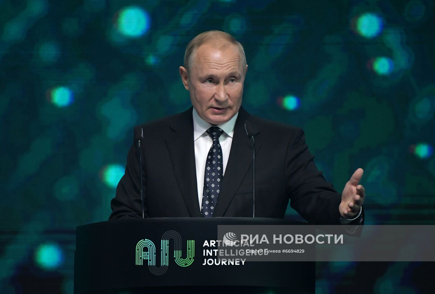 Президент РФ В. Путин принял участие в международной конференции Artificial Intelligence Journey 2021