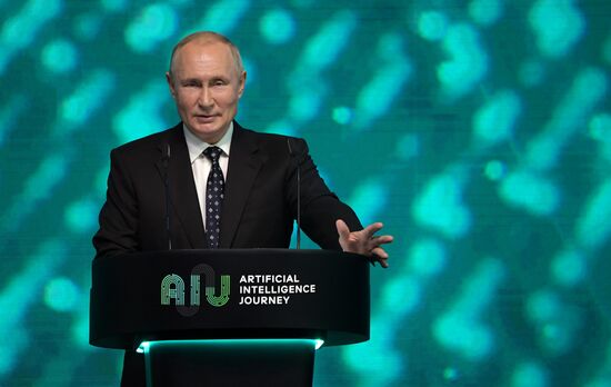 Президент РФ В. Путин принял участие в международной конференции Artificial Intelligence Journey 2021