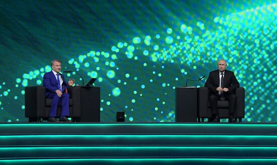 Президент РФ В. Путин принял участие в международной конференции Artificial Intelligence Journey 2021