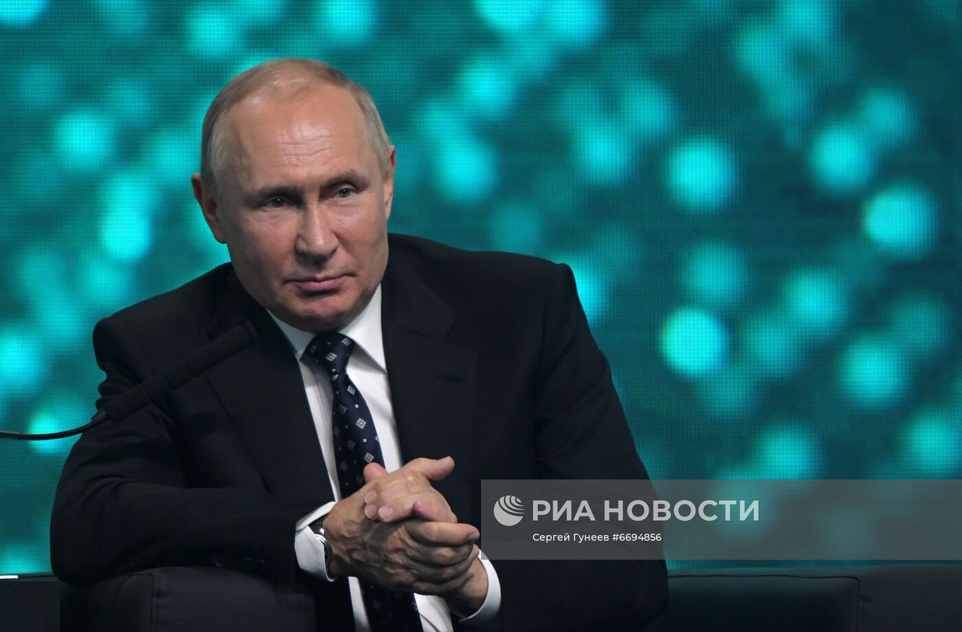 Президент РФ В. Путин принял участие в международной конференции Artificial Intelligence Journey 2021