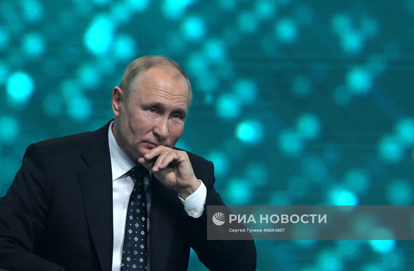 Президент РФ В. Путин принял участие в международной конференции Artificial Intelligence Journey 2021