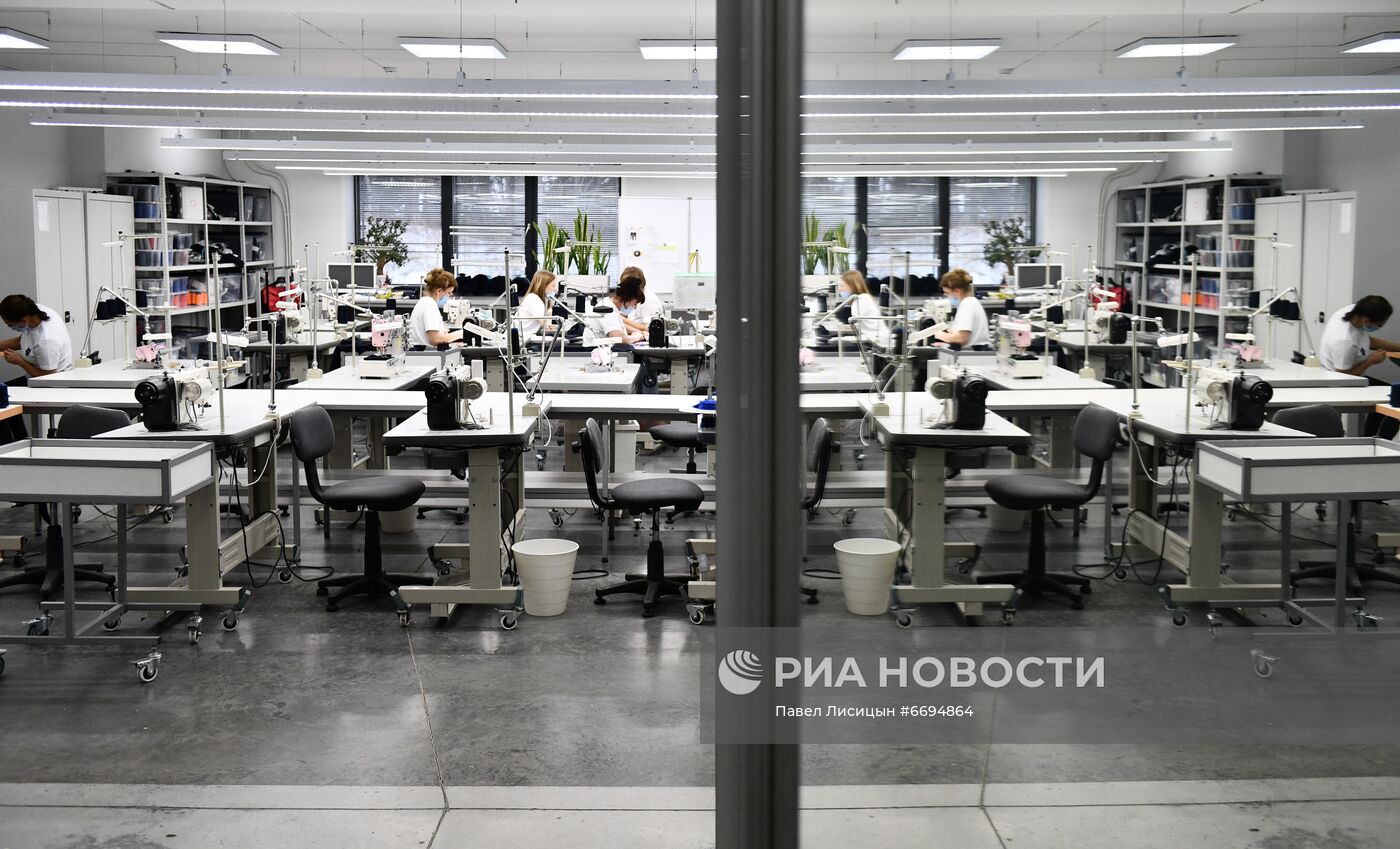 Презентация роботизированного швейного цеха на фабрике SHISHKIN uniform atelier в Екатеринбурге