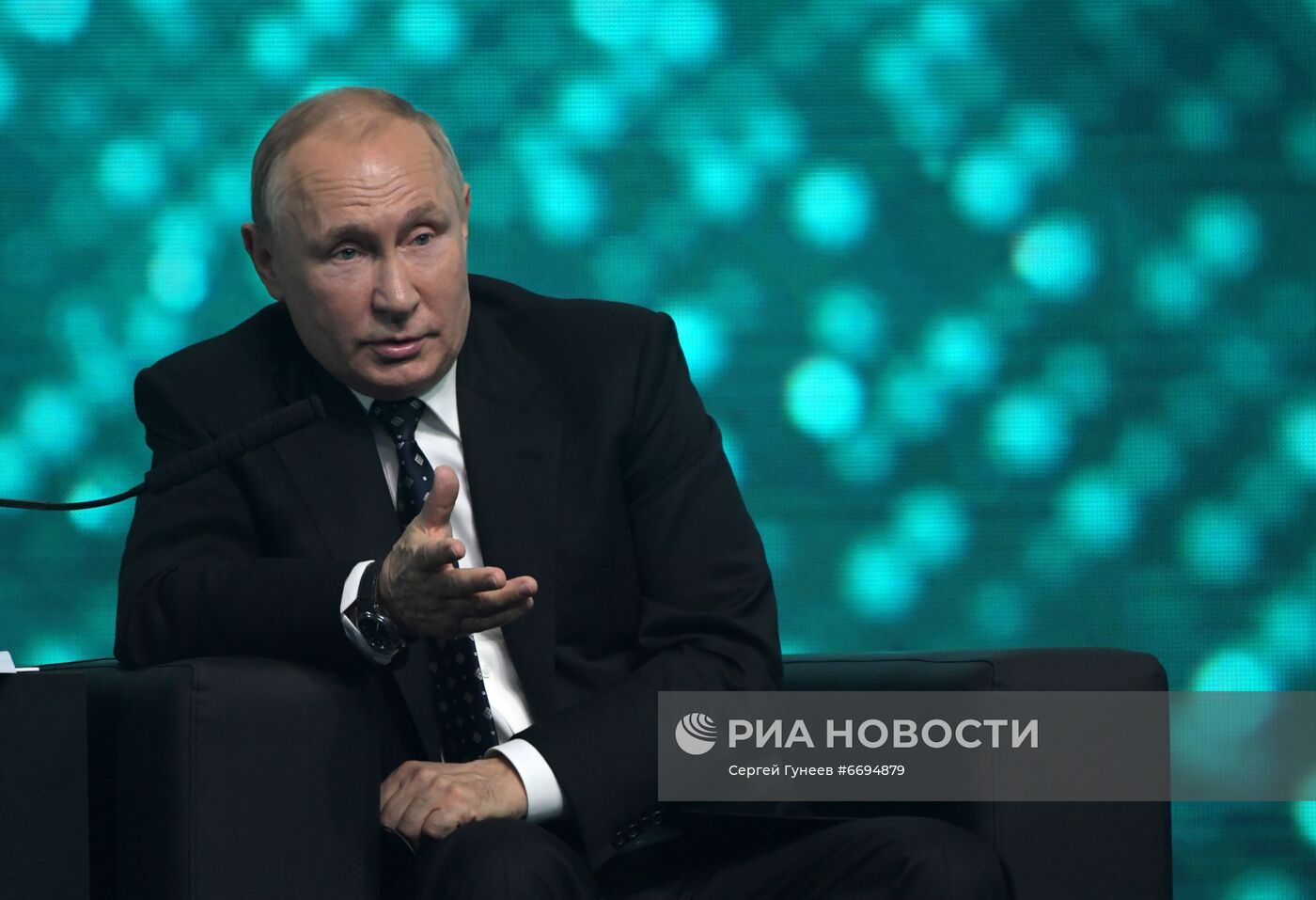 Президент РФ В. Путин принял участие в международной конференции Artificial Intelligence Journey 2021