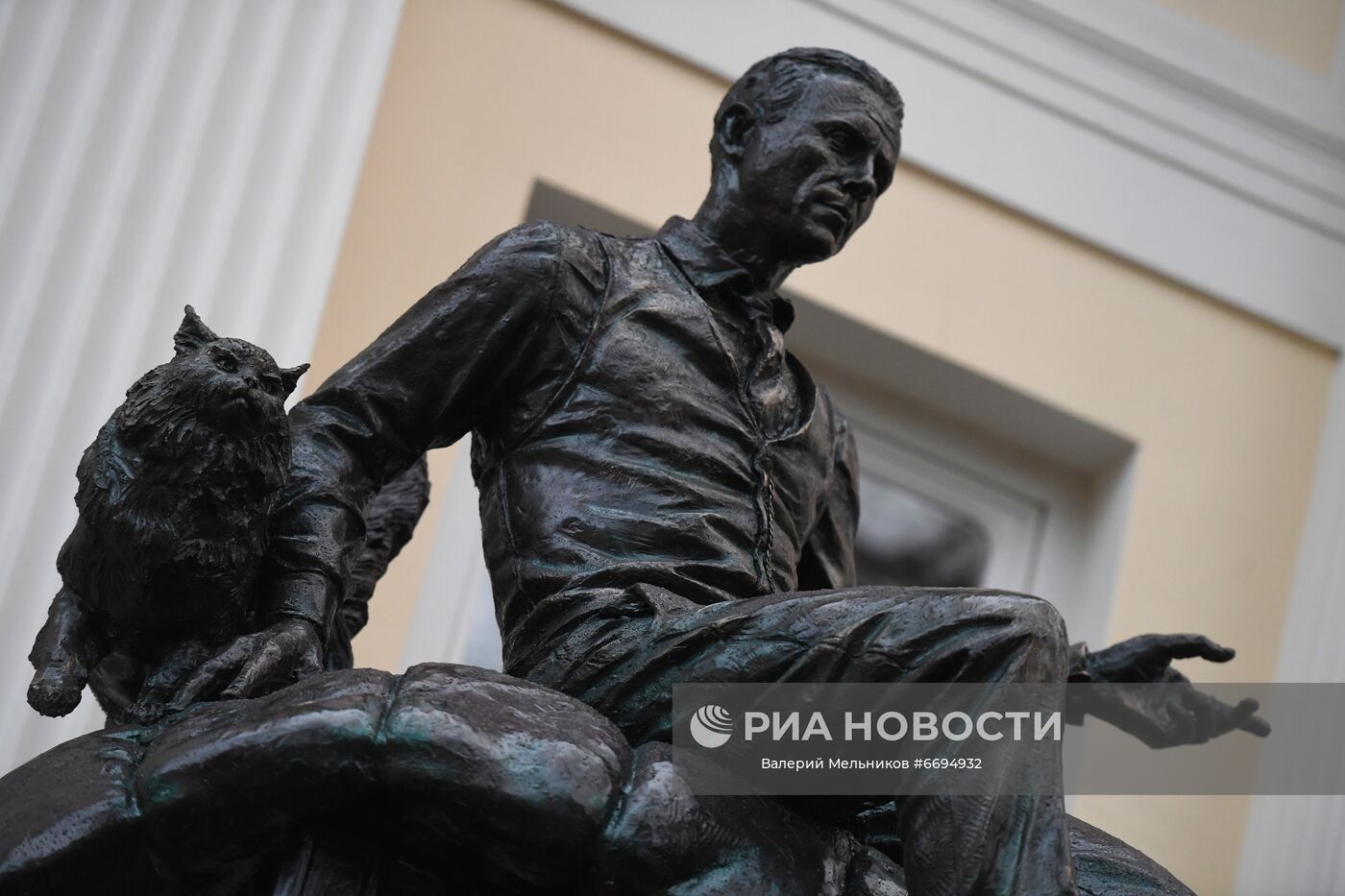 Открытие арт-объектов - скульптур Николая Гоголя и Михаила Булгакова