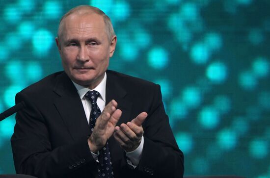 Президент РФ В. Путин принял участие в международной конференции Artificial Intelligence Journey 2021