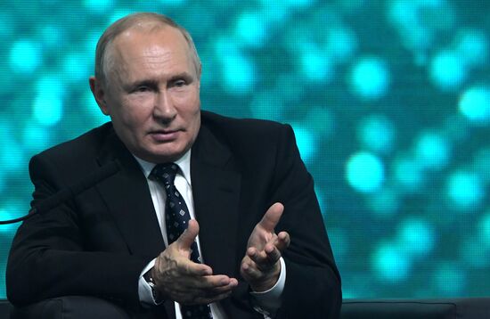 Президент РФ В. Путин принял участие в международной конференции Artificial Intelligence Journey 2021