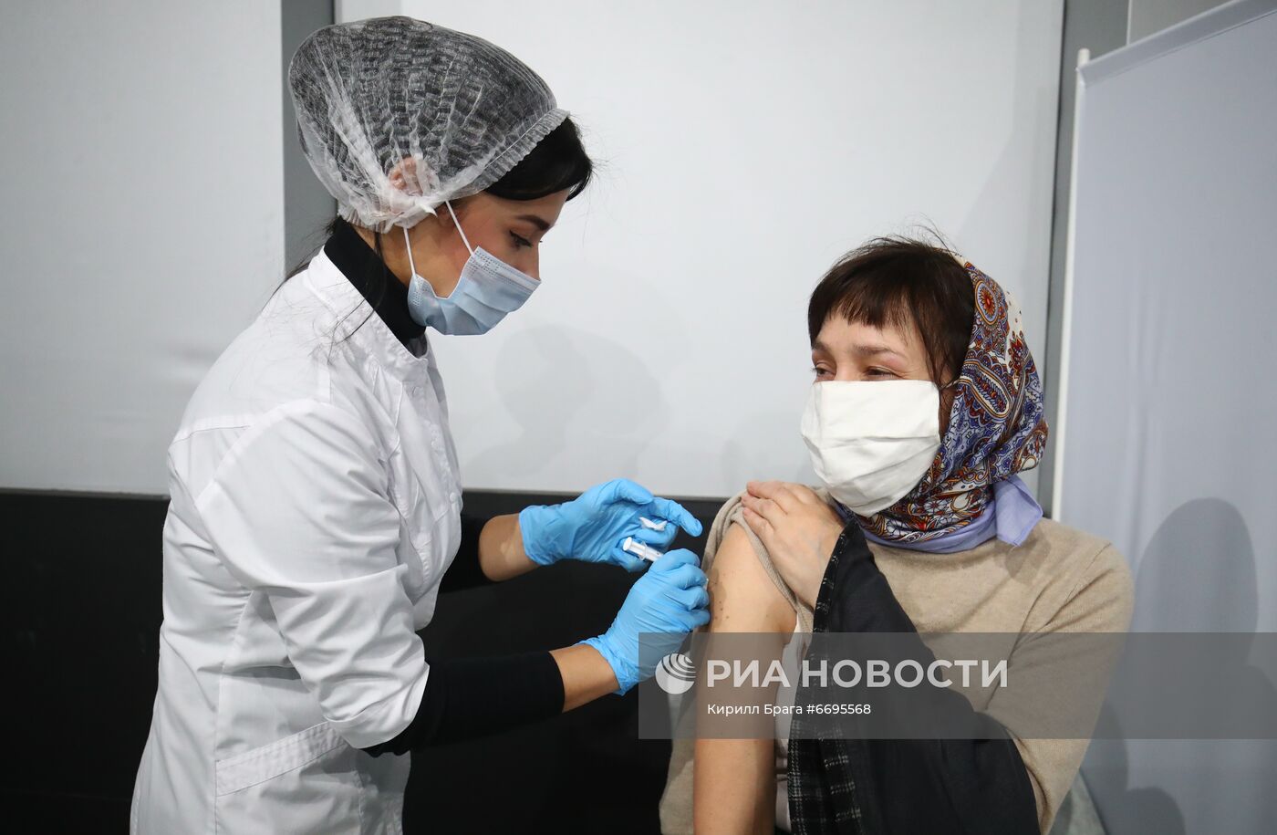 Введение обязательной вакцинации пожилых от Covid-19 в части регионов России